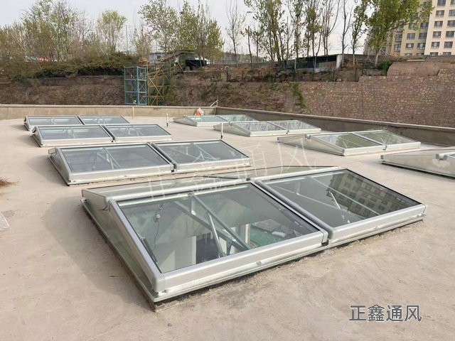 电动三角型排烟天窗