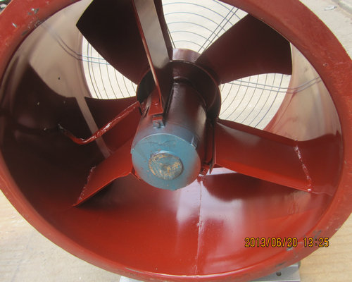 軸流風(fēng)機(jī)由4個(gè)葉子組成